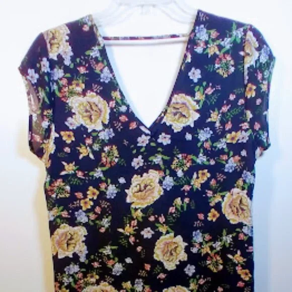 HALOGEN Navy with Floral Print Double V-Neck Top with Cap Sleeves: Size: S - Picture 6 of 13